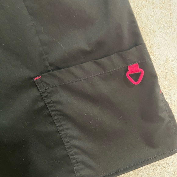 Health Pro black/pink v-neck scrub top. - Picture 5 of 7